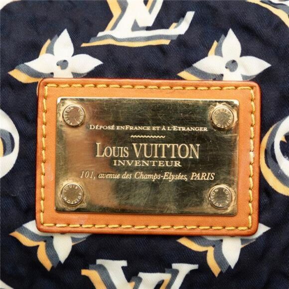 Louis Vuitton Cruise Line Bulle PM Hobo - Picture 8 of 11